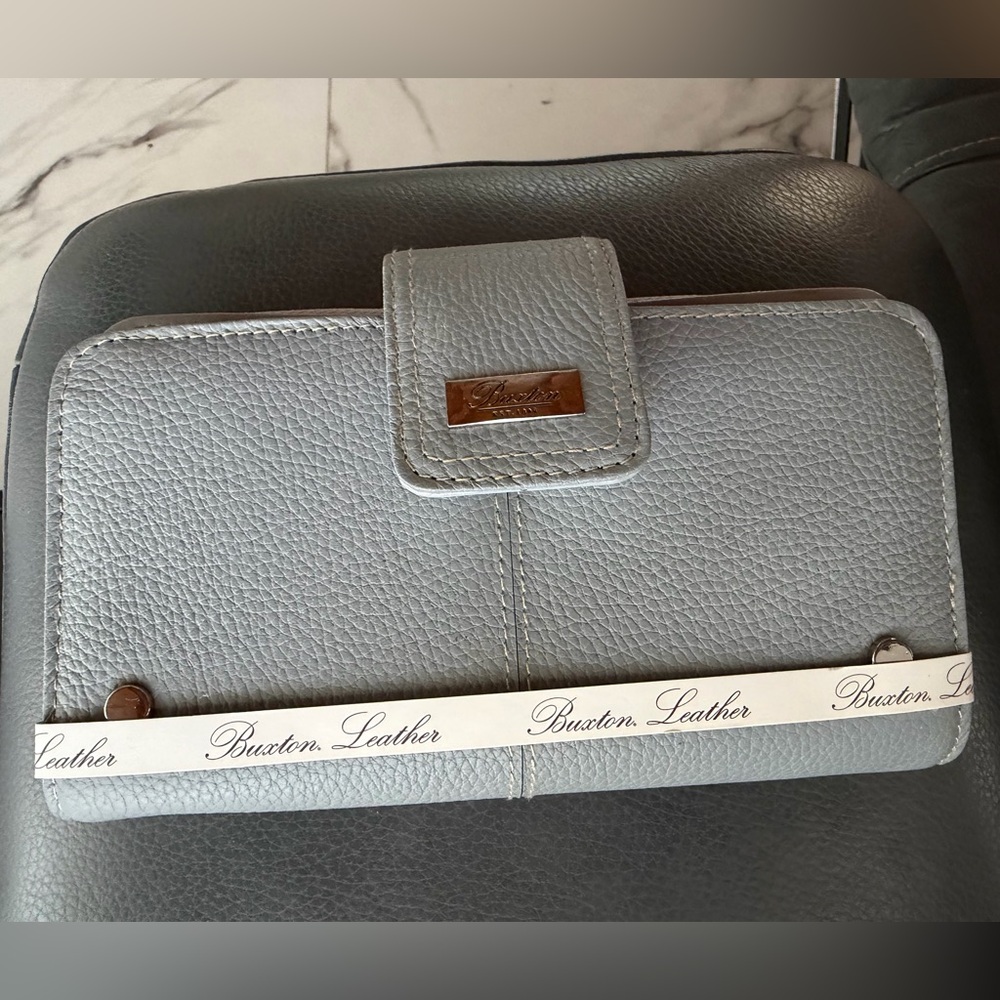 BUXTON Gray Women's Wallet NEVER USED